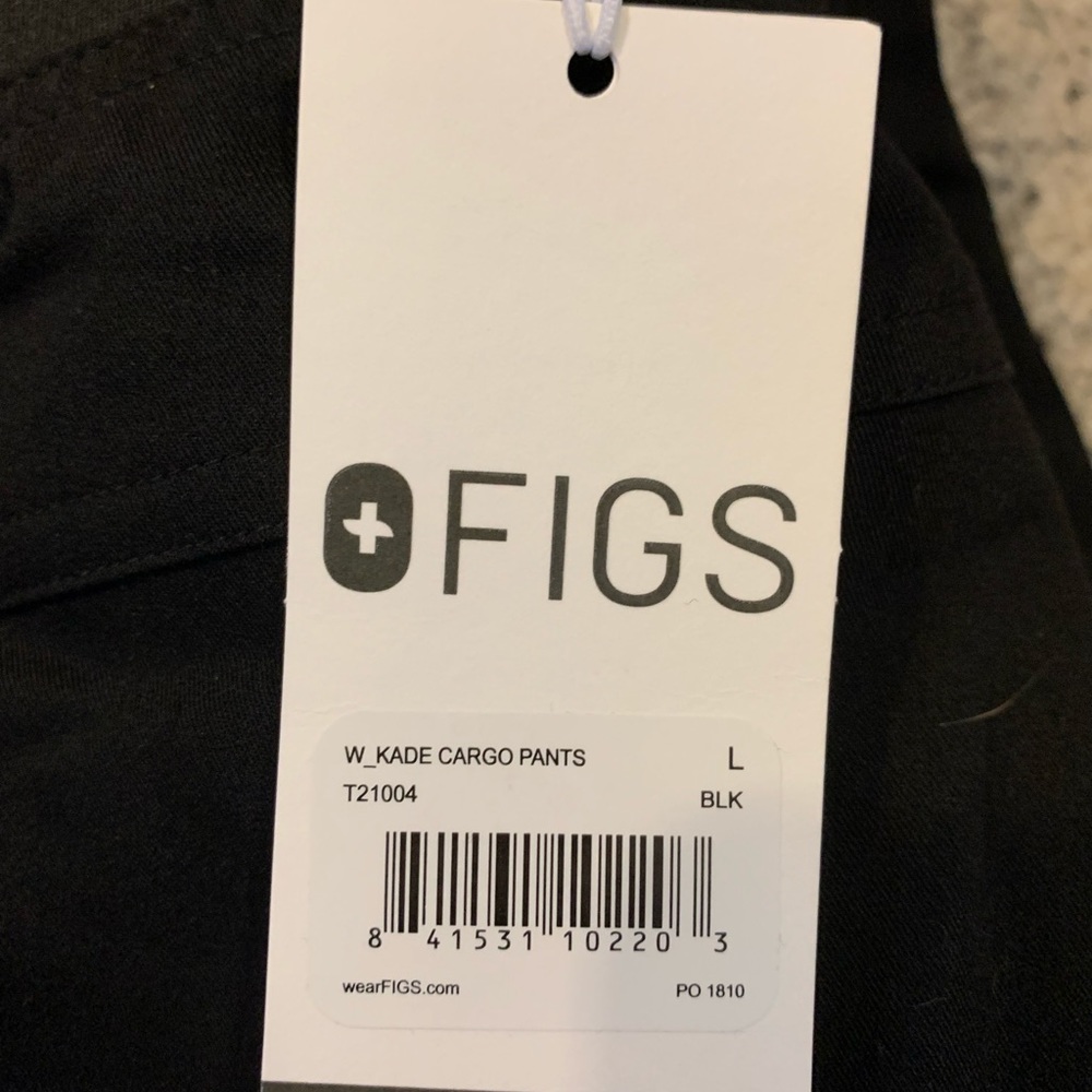 FIGS black Kade cargo scrub pants women’s Large NWT